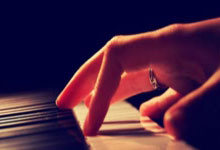 “特朗普获和平奖引嘲讽：美媒调侃其“和平”定义独特”